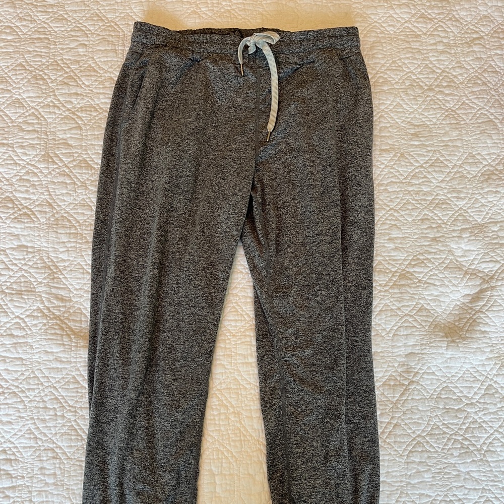 Vuori performance joggers